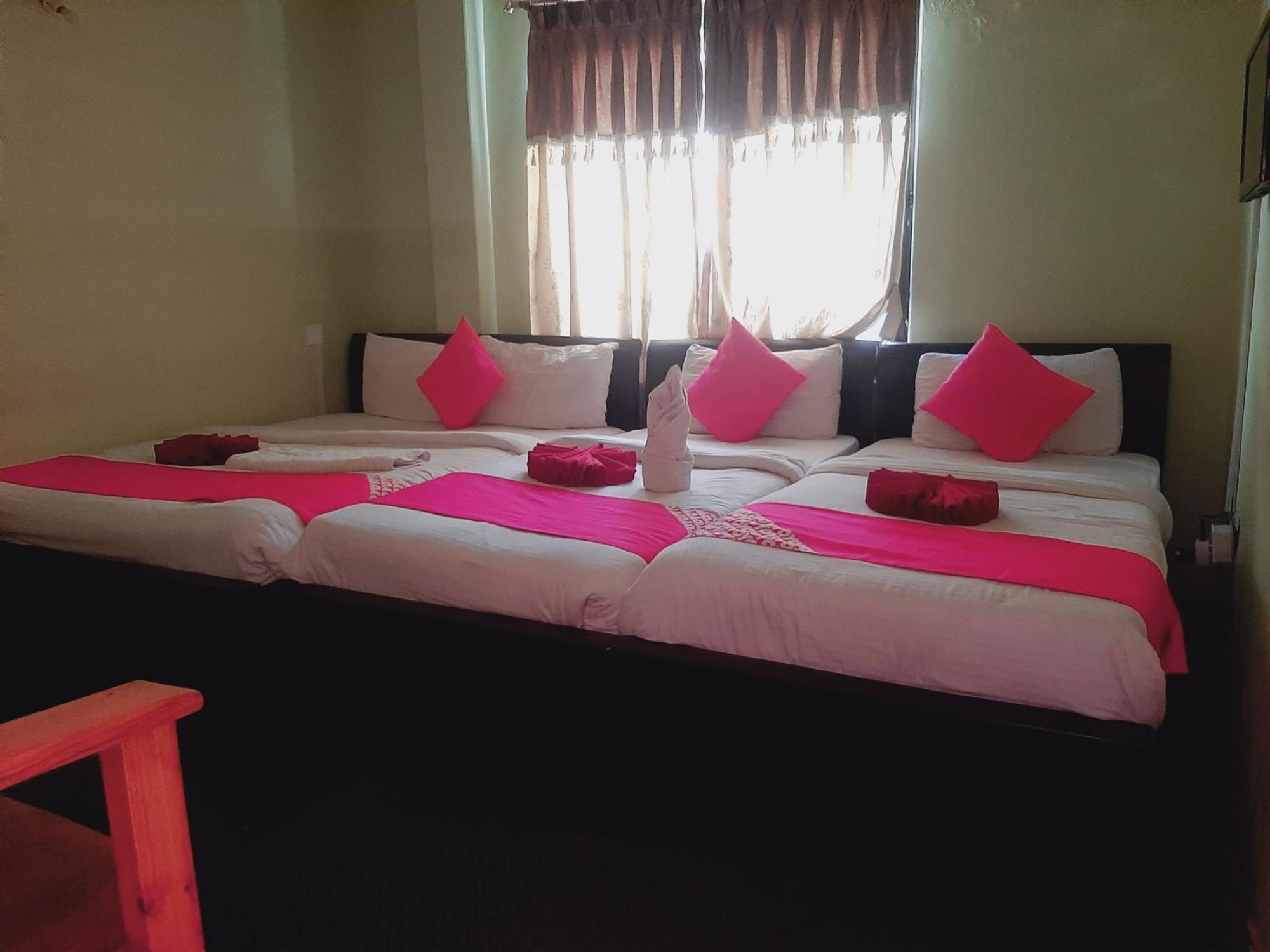 Hotel Lake N Yeti โพคารา ภายนอก รูปภาพ