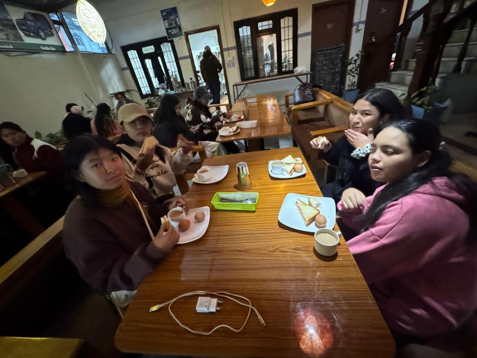 Hotel Lake N Yeti โพคารา ภายนอก รูปภาพ